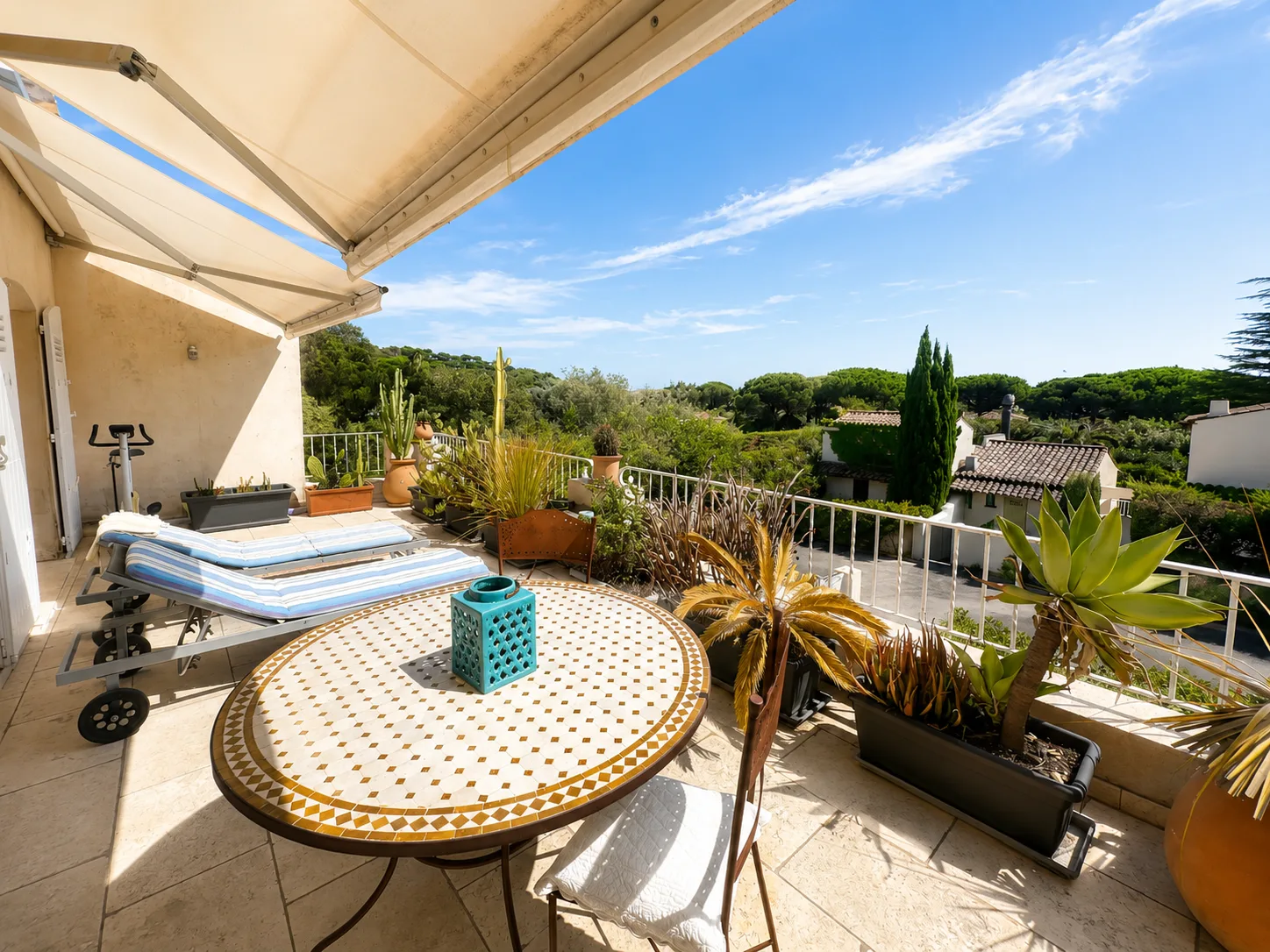 RAMATUELLE — APARTMENT WITHIN WALKING DISTANCE OF THE BEACH